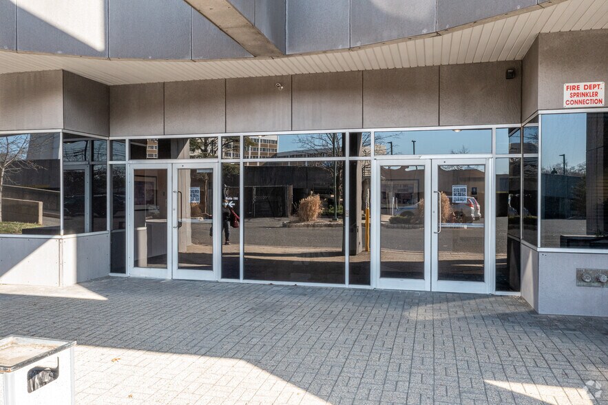 More Photos Of 60 Walnut Ave, Clark Office For Lease