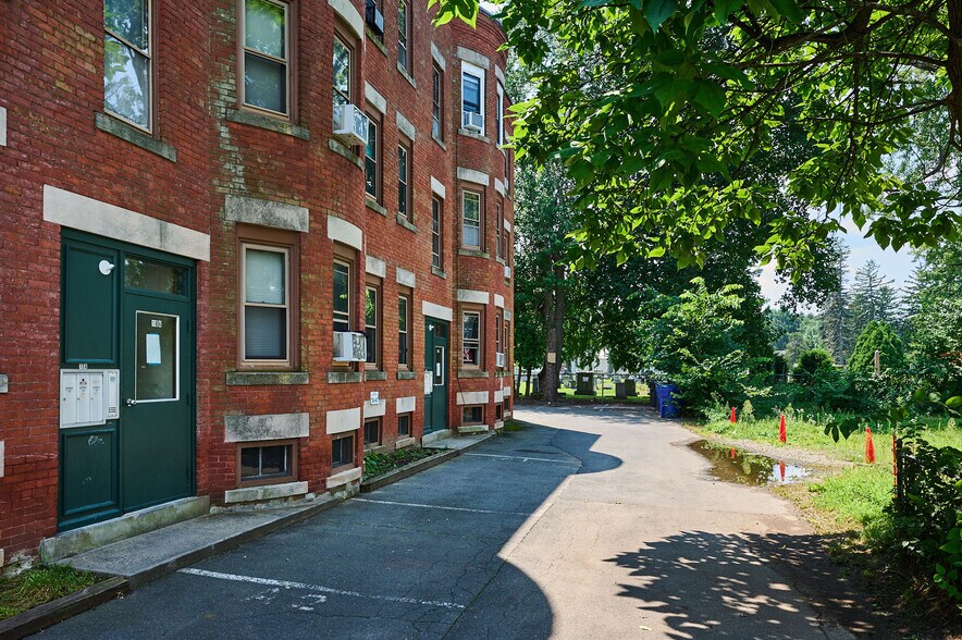 More Photos Of 18 Orchard St, Northampton Apartments For Sale