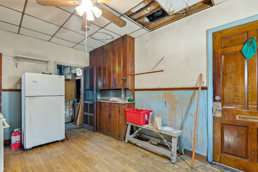 More Photos Of 9 E 44th St, Wilmington Office Residential For Sale