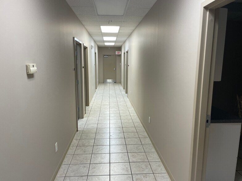 More Photos Of 1704 N Holmes Dr, Marion Office For Sale