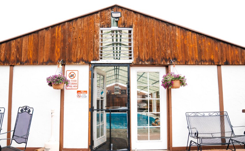 More Photos Of 525 W Rainbow Blvd, Salida Hotel For Sale