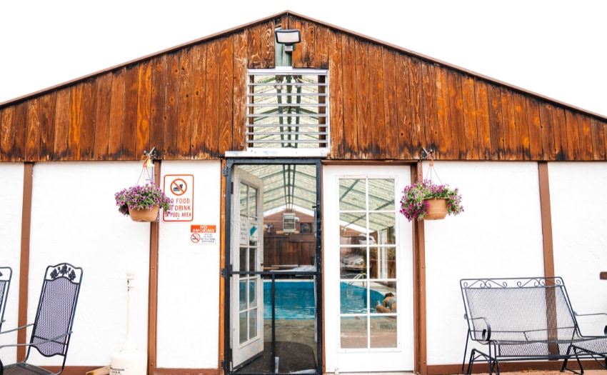 More Photos Of 525 W Rainbow Blvd, Salida Hotel For Sale