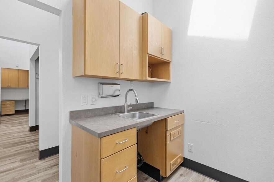 More Photos Of 47 Penny Ln, Watsonville Medical For Sale