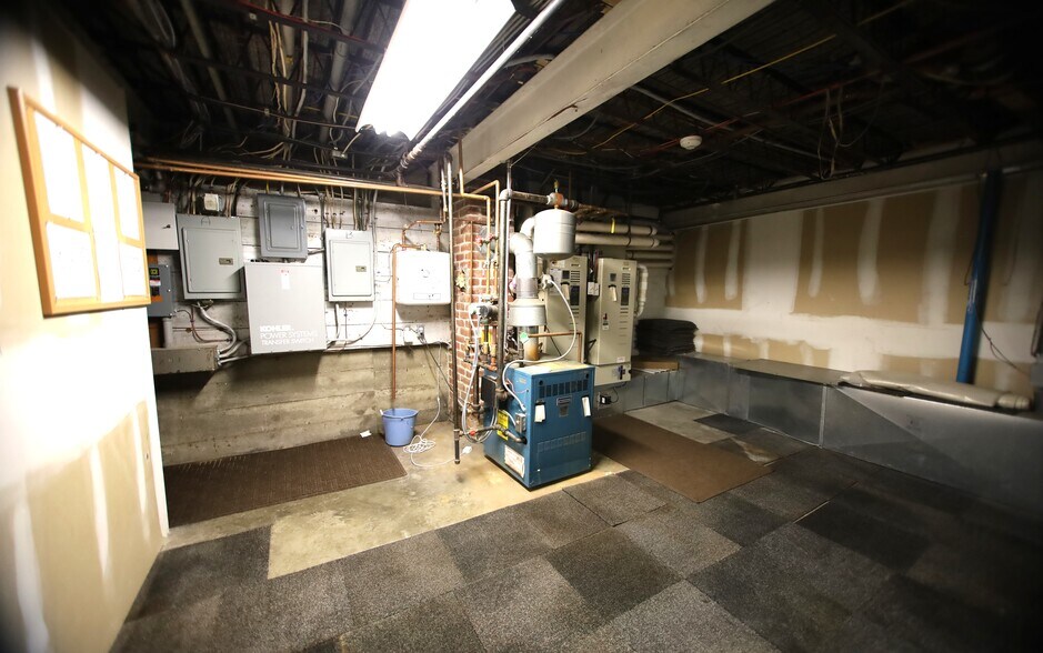 More Photos Of 326 Springside Ave, Pittsfield Office For Lease