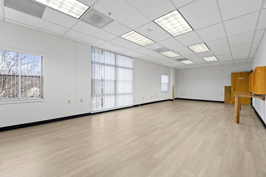 More Photos Of 4240 S Lees Summit Rd, Independence Office For Lease