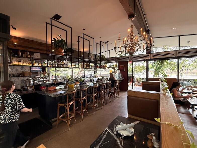 More Photos Of 300 W Camelback Rd, Phoenix Storefront Retail Office For Sale