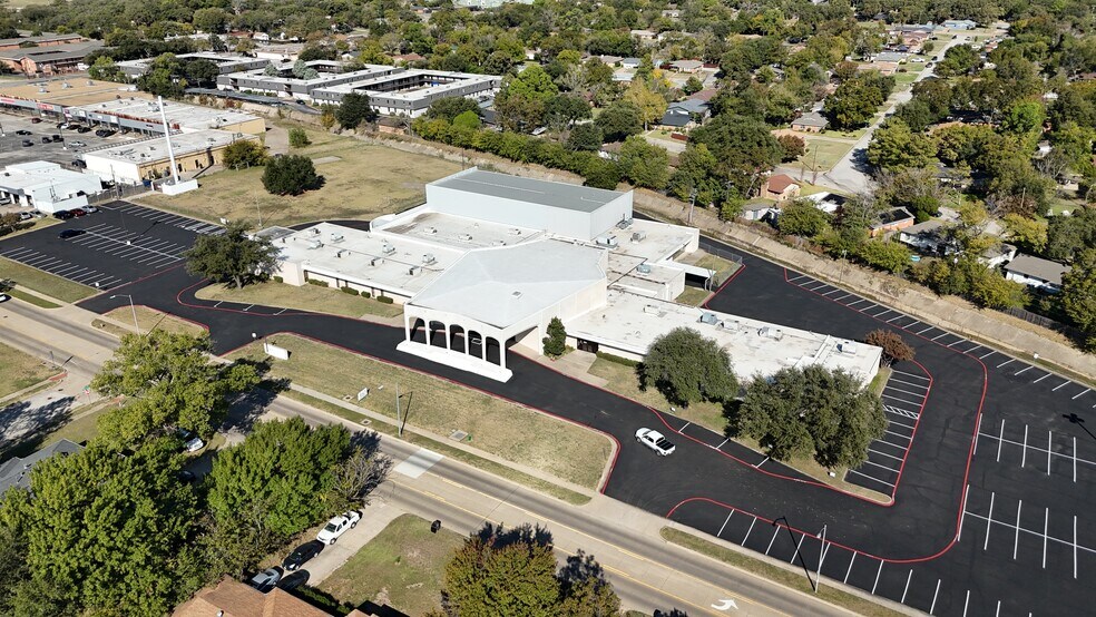 More Photos Of 6801 Meadowbrook Dr, Fort Worth Specialty For Sale