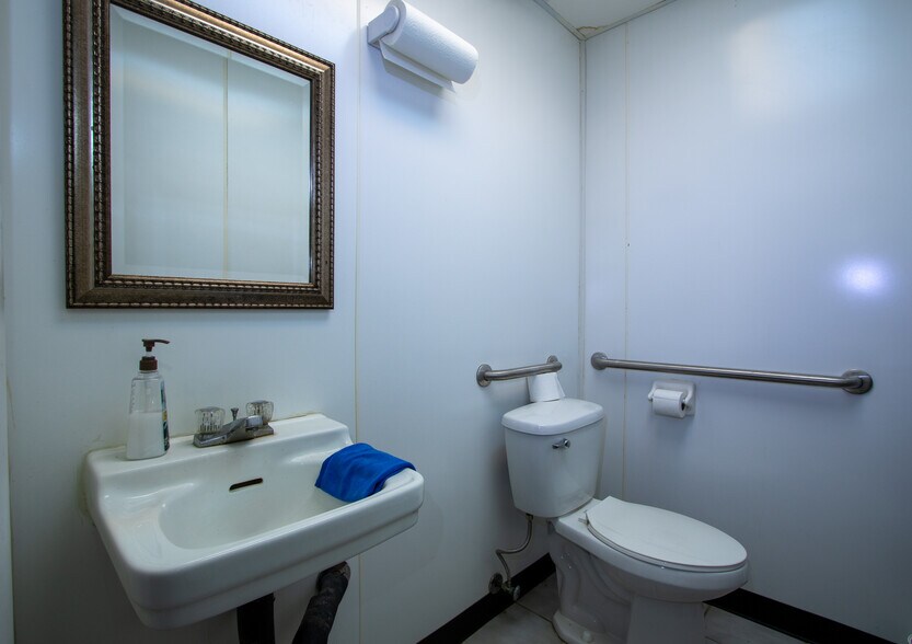 More Photos Of 4907 14th St W, Bradenton Storefront Retail Office For Lease