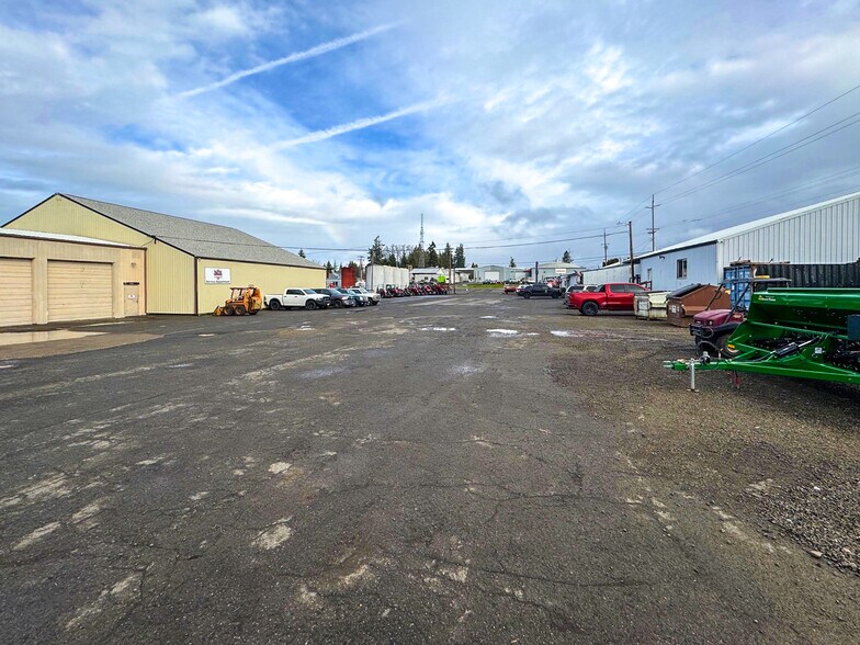 More Photos Of 185 W Main St, Hillsboro Service For Lease
