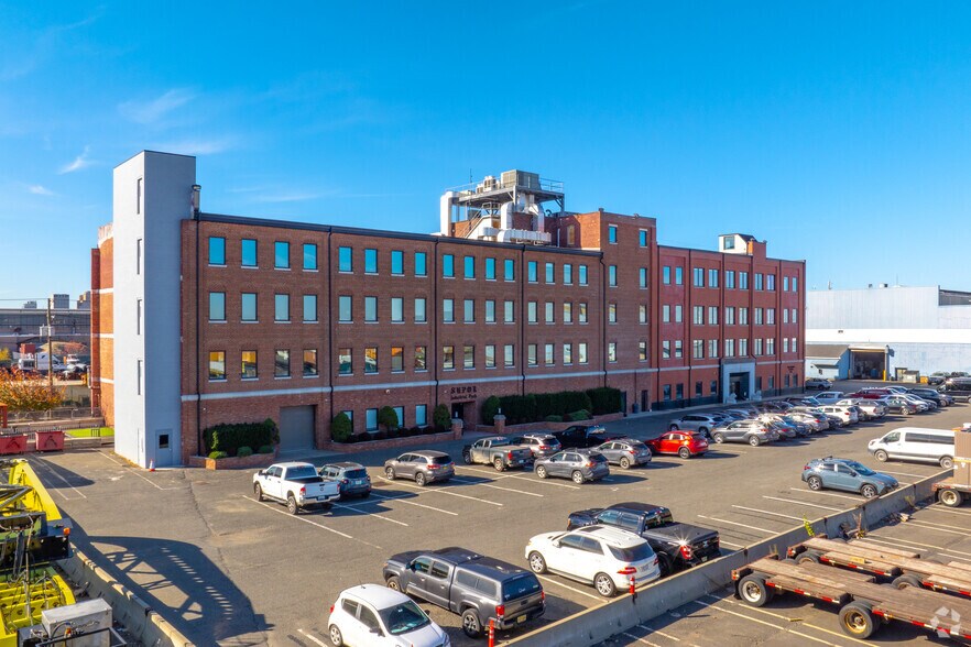 More Photos Of 500 Supor Blvd, Harrison Unknown For Lease