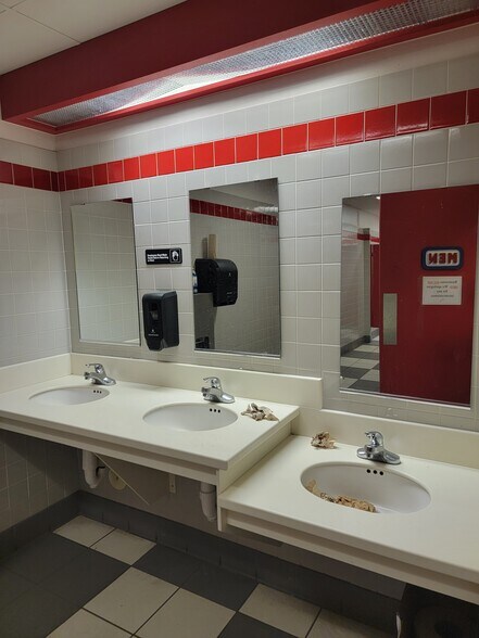 More Photos Of 856 S Alma School Rd, Mesa Freestanding For Sale