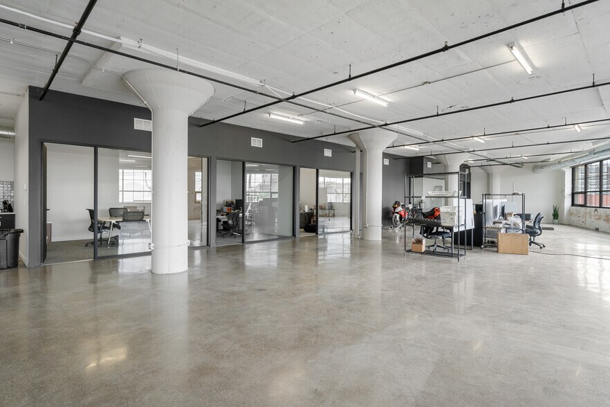 More Photos Of 1001 N North Branch St, Chicago Flex For Lease