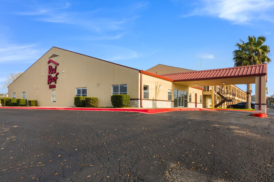 More Photos Of 400 SW H K Dodgen Loop, Temple Hotel For Sale