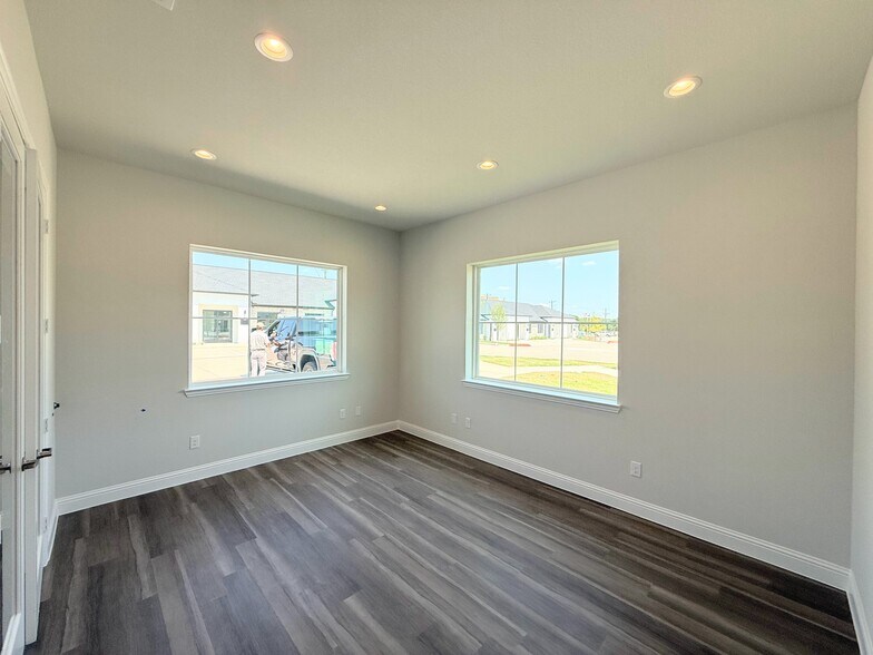 More Photos Of 6000 Alma Rd, McKinney Unknown For Lease