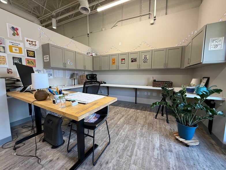 More Photos Of 2101 W Chesterfield Blvd, Springfield Office For Sale