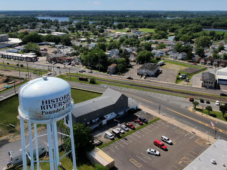 More Photos Of 121 S Pavilion Ave, Riverside Storefront Retail Residential For Sale