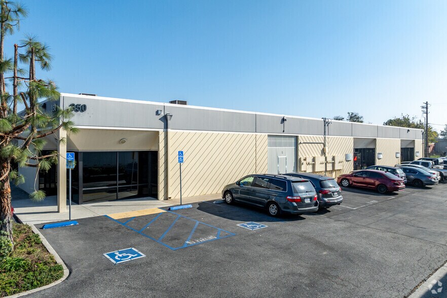 More Photos Of 350 E Orangethorpe Ave, Placentia Warehouse For Lease