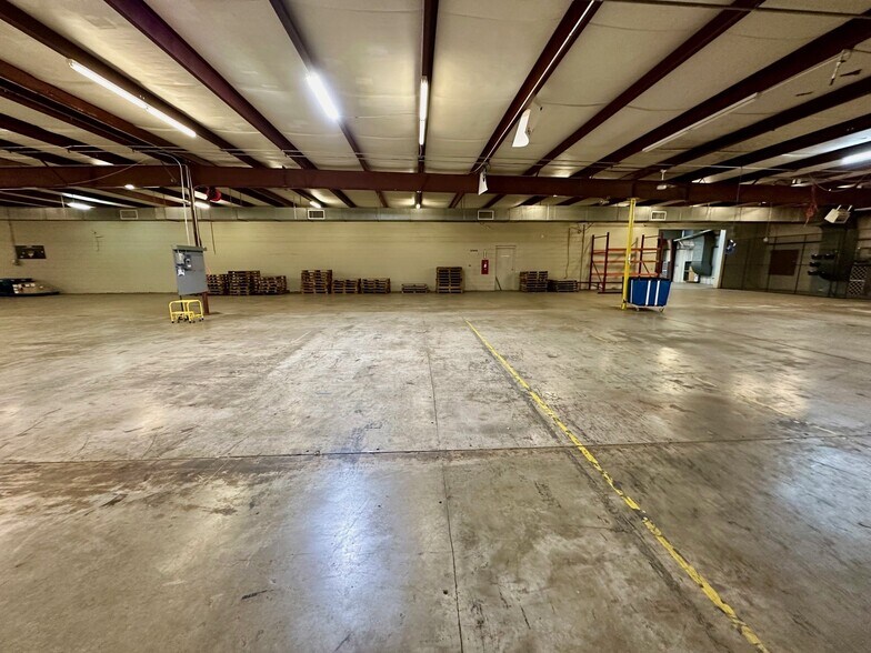 More Photos Of 1455 Harrison Rd, Salisbury Manufacturing For Sale