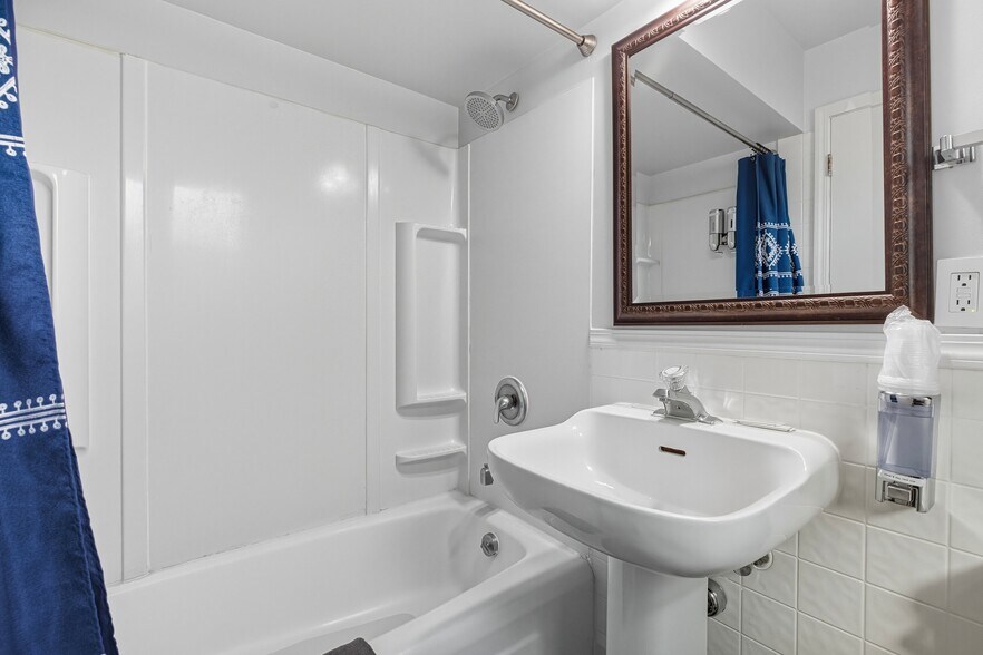 More Photos Of 615 S Main St, Colfax Hotel For Sale