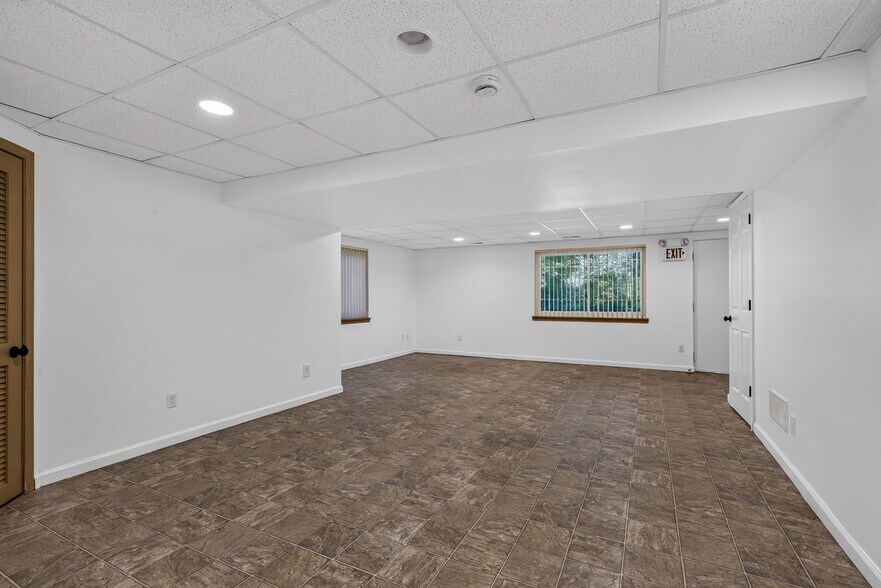 More Photos Of 535 Elm St, Hillsboro Office For Sale