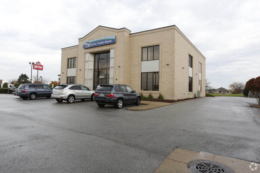 More Photos Of 19201 LaGrange Rd, Mokena Office For Lease