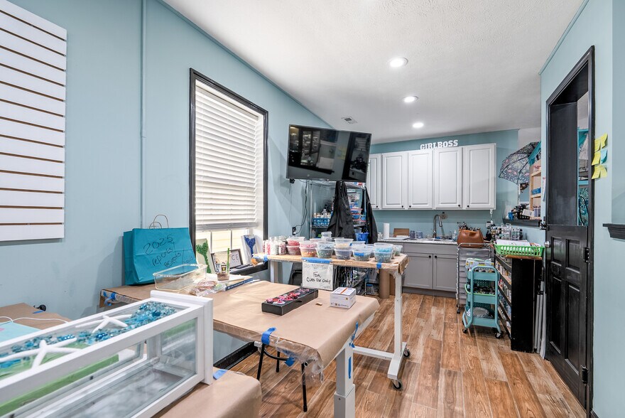 More Photos Of 414 N Howe St, Southport Office For Sale