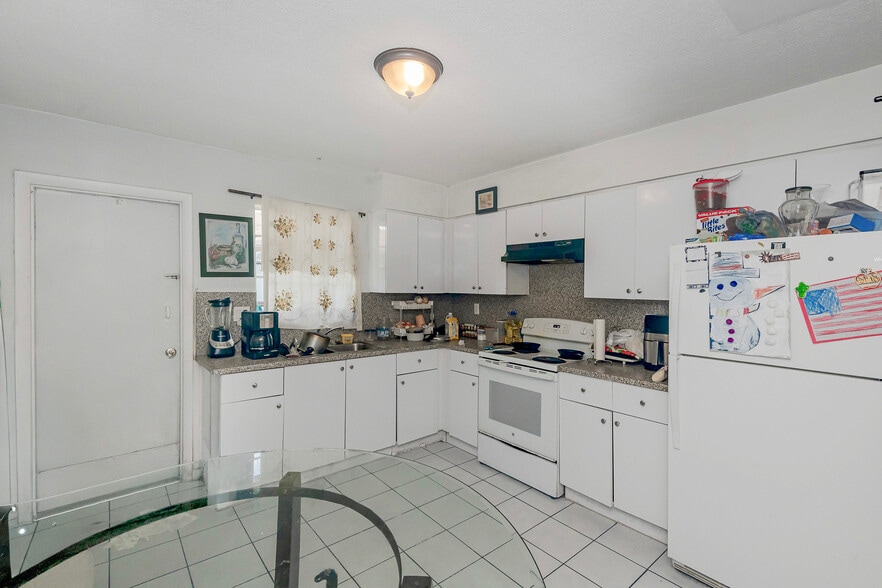 More Photos Of 1911-1915 SW 4th Ave, Fort Lauderdale Apartments For Sale