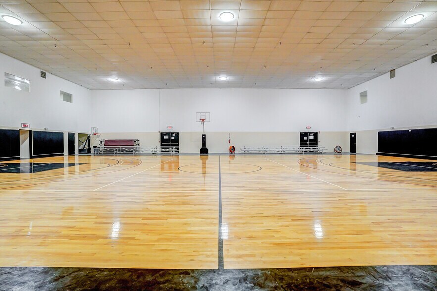 More Photos Of 950 S Central Ave, Compton Schools For Sale