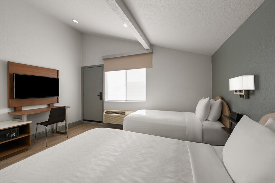 More Photos Of 888 S Main St, Fort Bragg Hotel For Sale