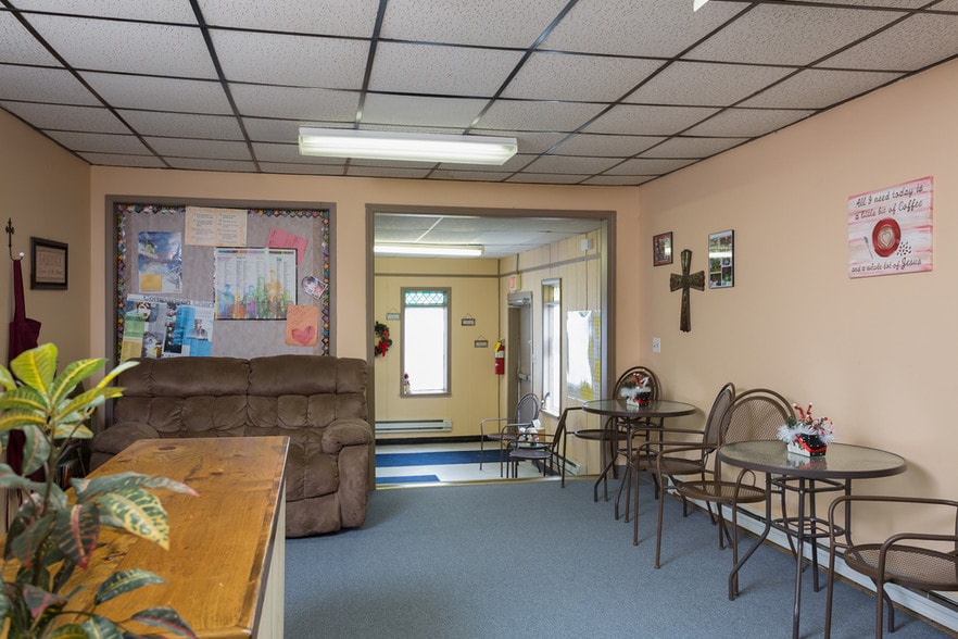 More Photos Of 305 W Columbia St, Farmington Religious Facility For Sale