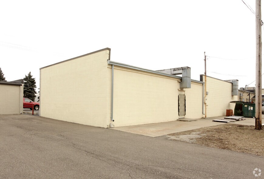 More Photos Of 33535-33537 7 Mile Rd, Livonia Freestanding For Lease