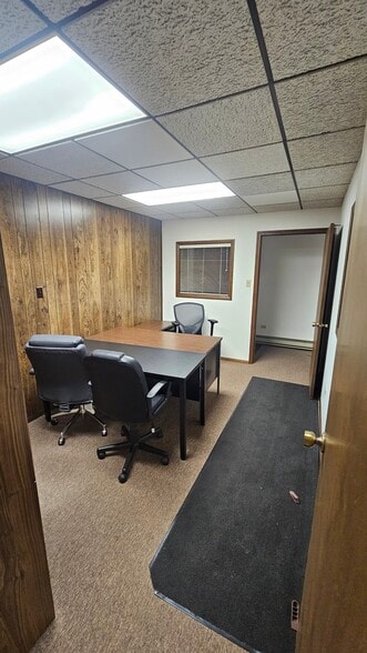More Photos Of 18707 Burnham Ave, Lansing Office Residential For Sale
