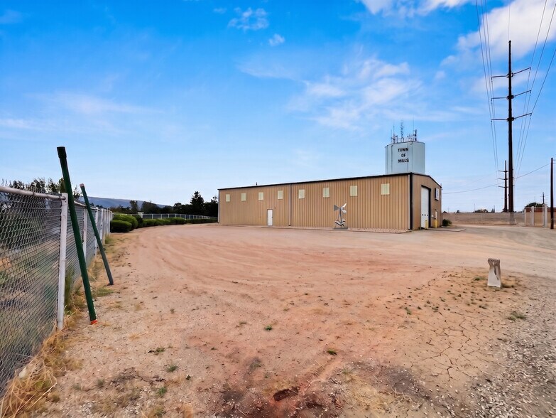 Primary Photo Of 1312 Pendell Blvd, Mills Industrial For Lease