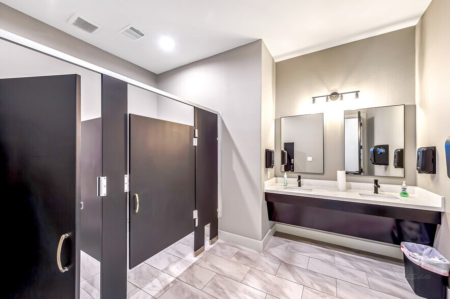 More Photos Of Colonial Parkway & Park West Green, Katy Medical For Sale