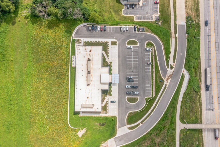 More Photos Of 1106 Military Blvd, Decorah Office For Sale