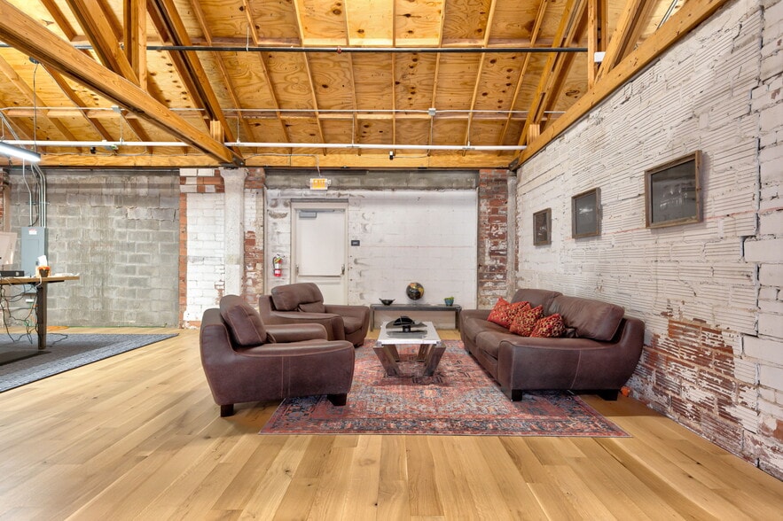 More Photos Of 111 NW 8th St, Oklahoma City Office For Sale