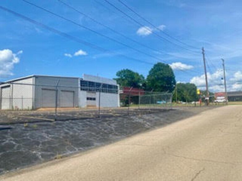 More Photos Of 1030 Longleaf Rd, Mccomb General Retail For Sale