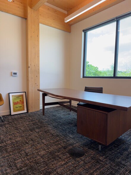 More Photos Of 2422 E 7th St, Austin Office For Lease