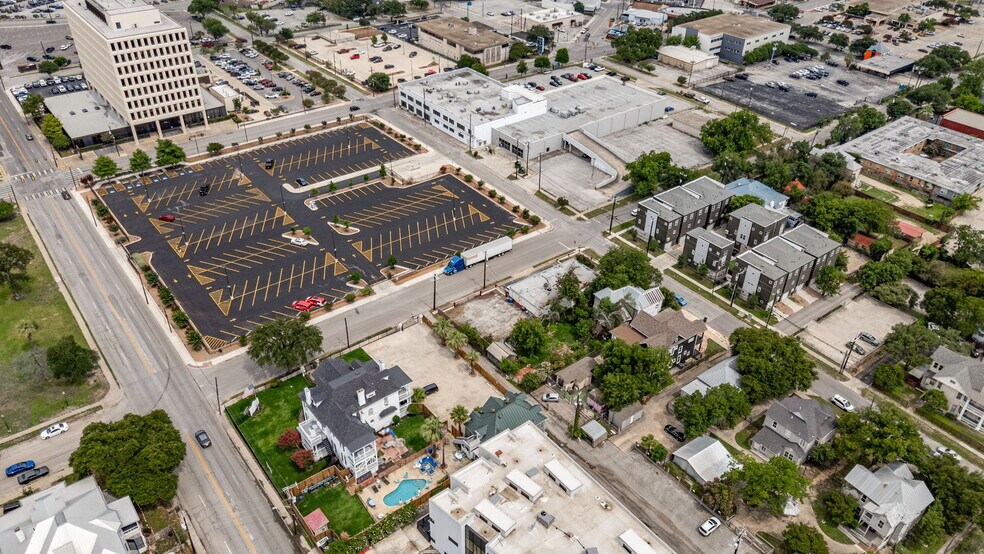 More Photos Of 201 W Poplar St, San Antonio Medical For Sale