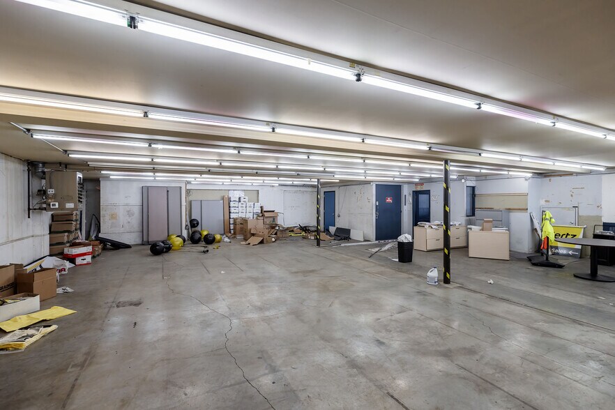 More Photos Of 1940 E Powell Blvd, Gresham Auto Dealership For Sale