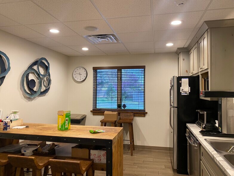 More Photos Of 1983 E Seminole St, Springfield Office For Sale