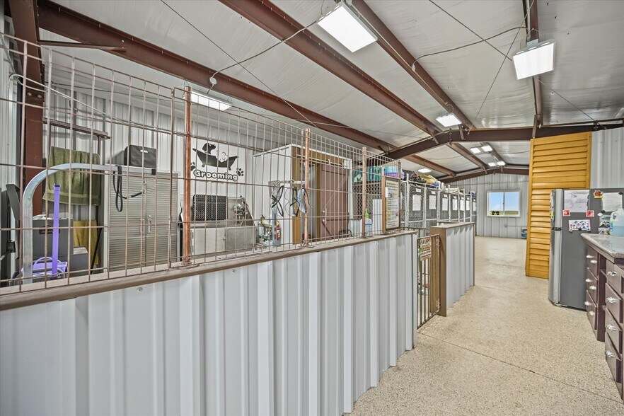 More Photos Of 1335 S Kio St, Watkins Veterinarian Kennel For Sale