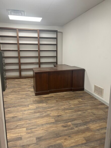 More Photos Of 556 Main St, Stroudsburg Office Residential For Lease