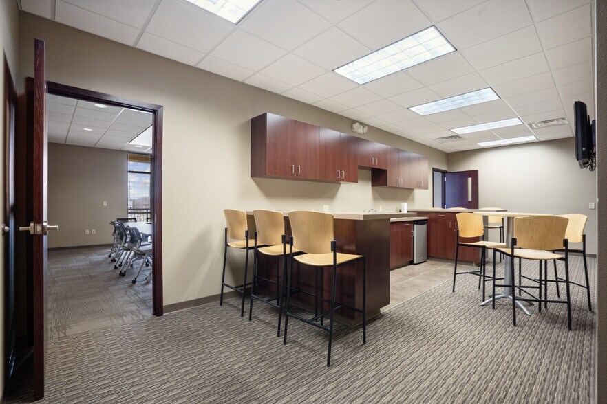 More Photos Of 3015 Greyhound Dr, Waterloo Medical For Lease