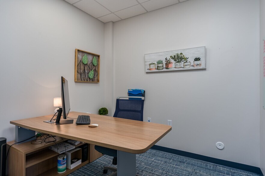 More Photos Of 320 Saint Andrews Dr, Mankato Office For Sale