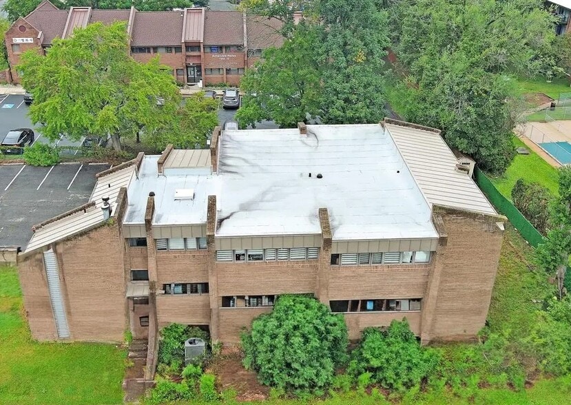 More Photos Of 4200 Daniels Ave, Annandale Office For Sale