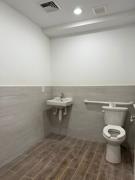 More Photos Of 128 S 1st St, Lehighton Office For Lease