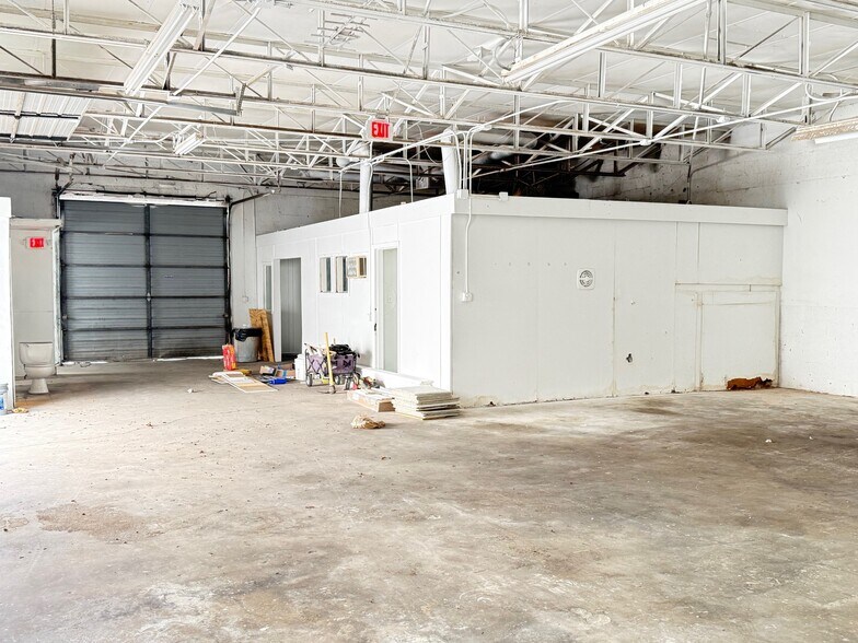 More Photos Of 14020 NW 19th Ave, Miami Warehouse For Sale
