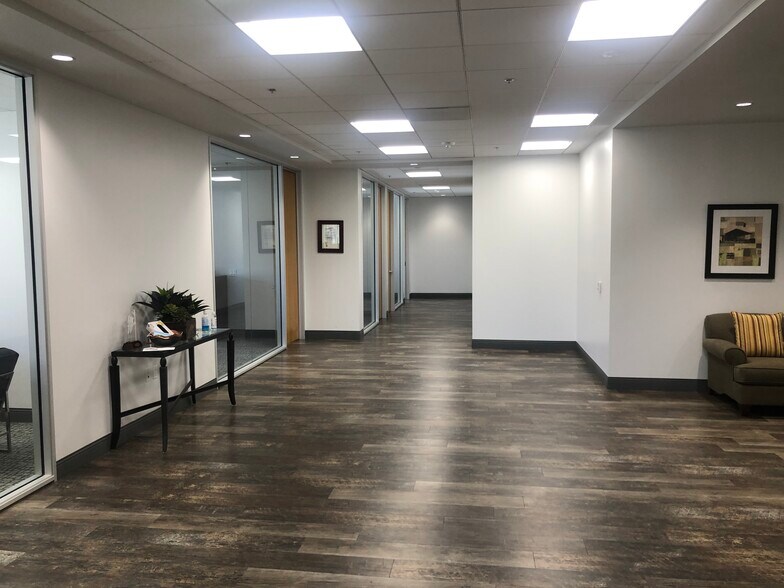 More Photos Of 3075 Townsgate Rd, Westlake Village Office For Lease