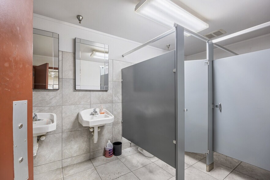 More Photos Of 3931 37th Ave SW, Fargo Manufacturing For Lease